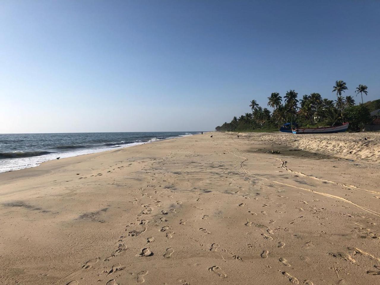 Neela Waters - Beach Home Alappuzha Eksteriør billede